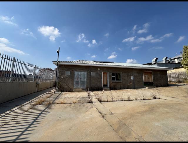 1,000M² WAREHOUSE TO LET IN WYNBERG